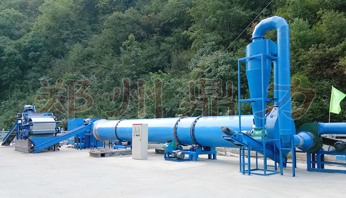 鼎力紅薯渣烘干機(jī)安裝調(diào)試現(xiàn)場(chǎng)